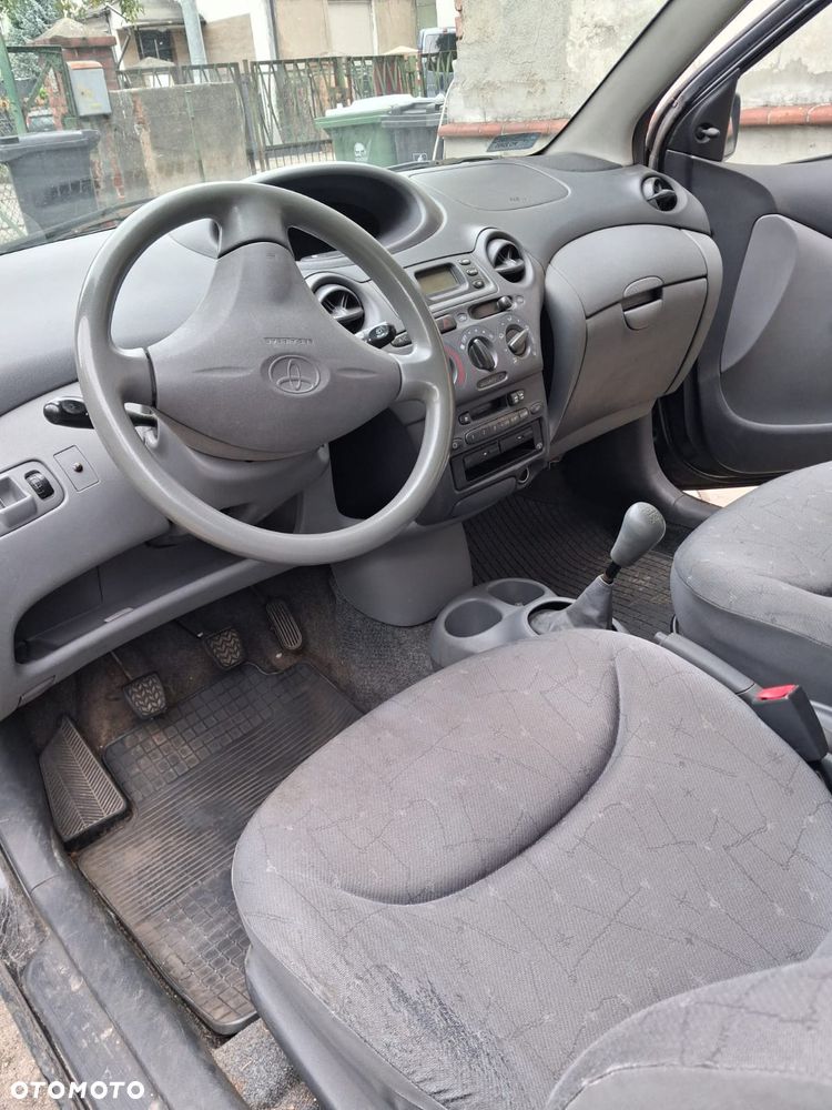 Toyota Yaris - 4