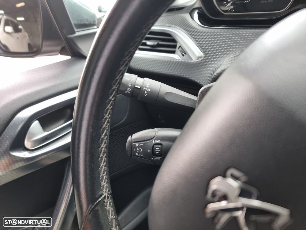 Peugeot 2008 1.2 PureTech Allure - 17