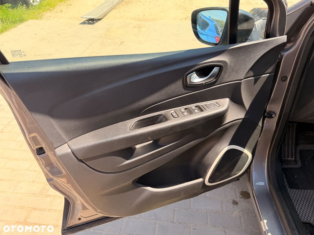 Renault Captur BLUE dCi 115 BUSINESS EDITION - 17