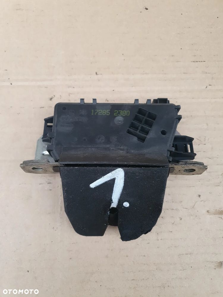 } ZAMEK KLAPY TYŁ OPEL ASTRA H ZAFIRA B Nr 495058724 - 3