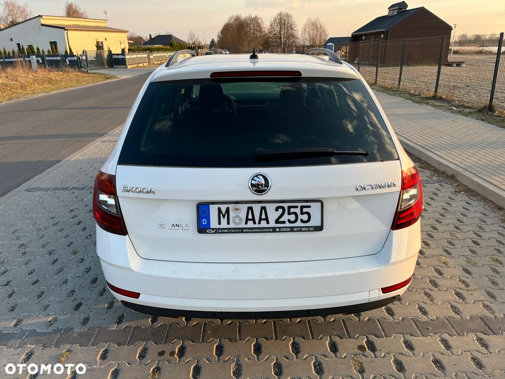 Skoda Octavia 1.6 TDI Style DSG - 6