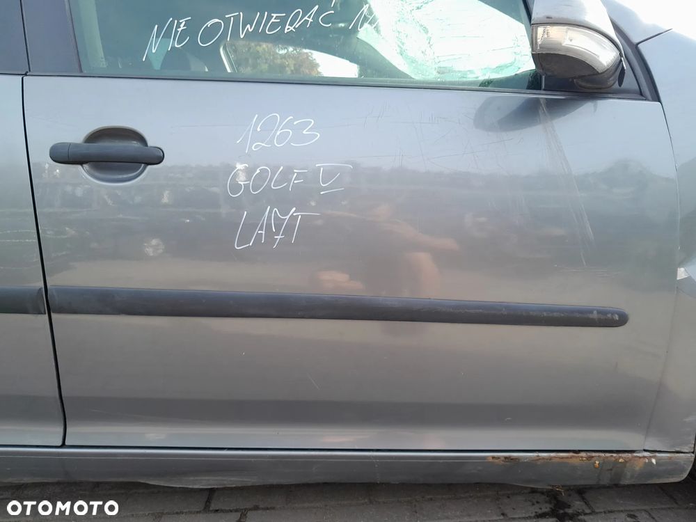 VW GOLF V DRZWI PRAWE PRZEDNIE PRAWY PRZÓD KOLOR: LA7T - 1