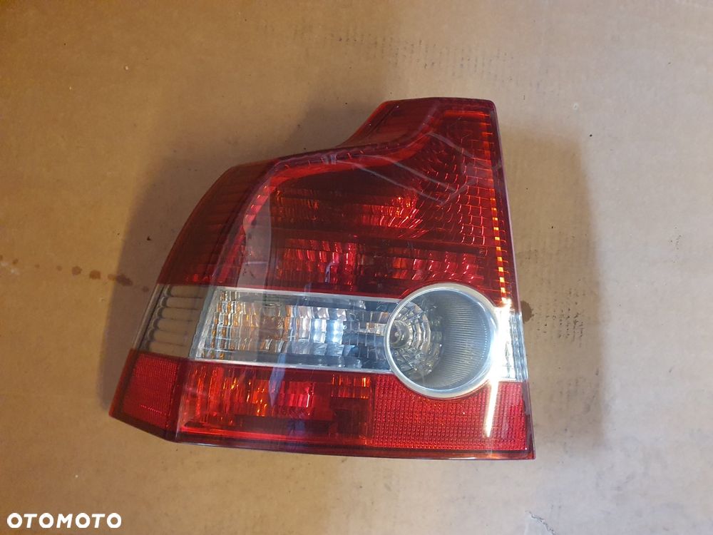 LAMPA LEWY TYŁ VOLVO S40
