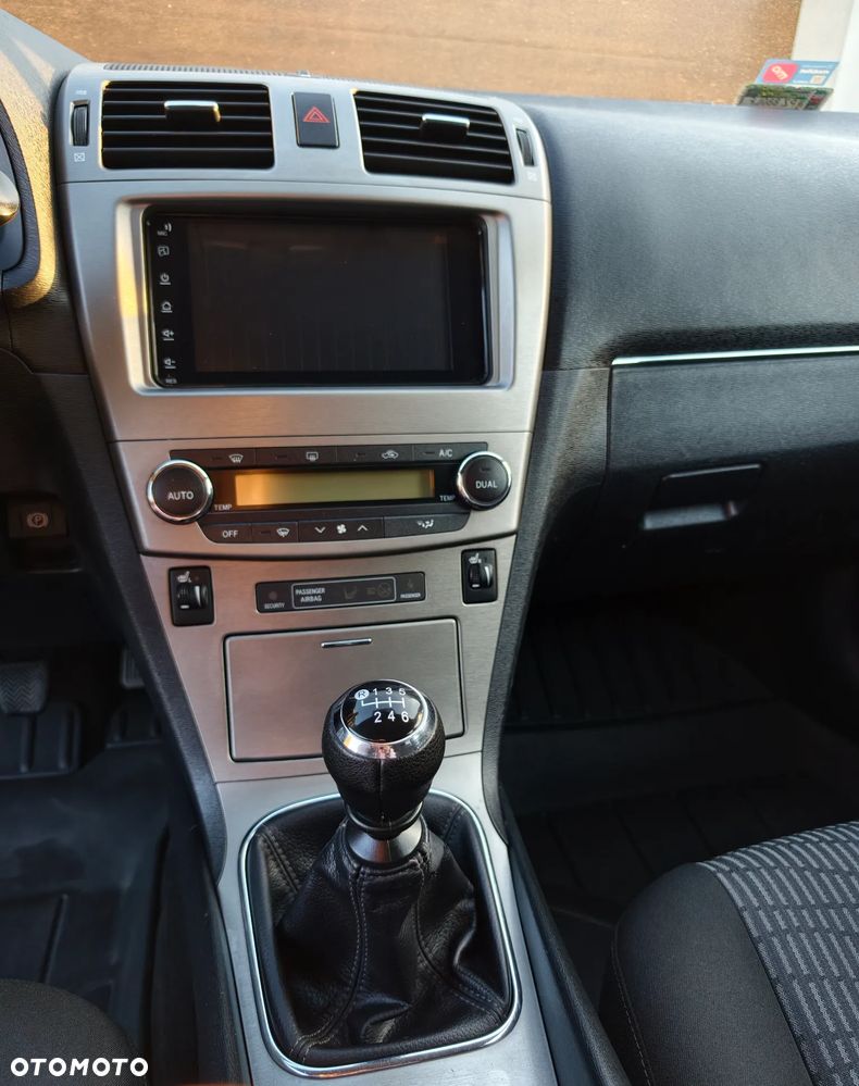 Toyota Avensis 1.8 Sol EU5 - 15