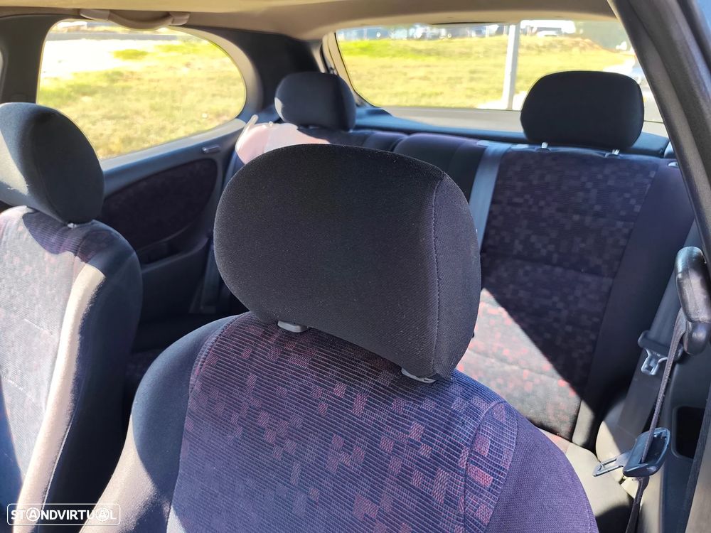 Toyota Corolla H/B 1.4 G6 AC - 13