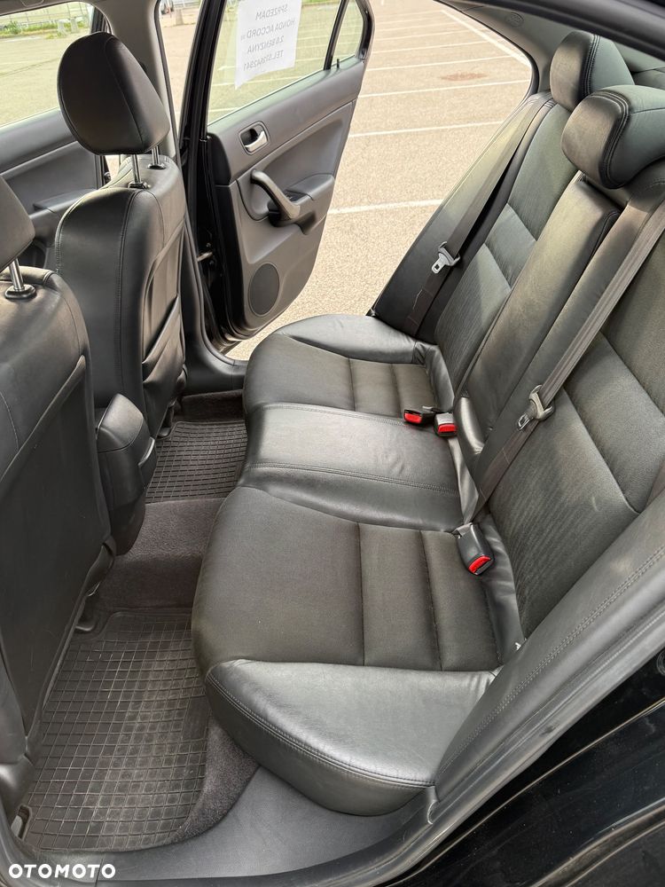 Honda Accord 2.0 Executive - 16