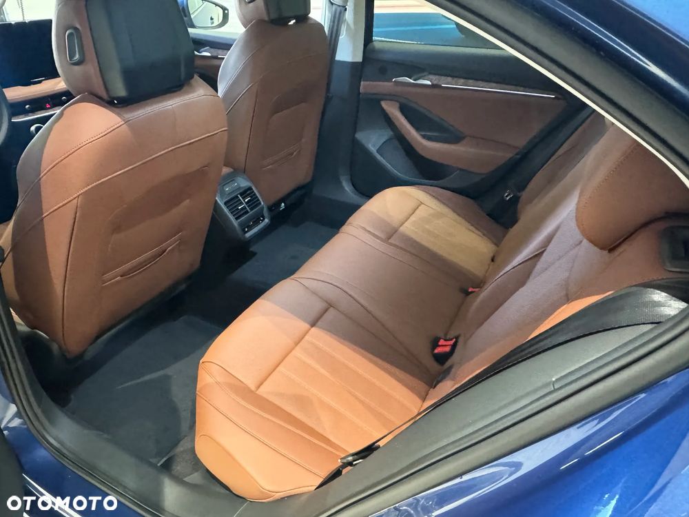 Skoda Superb 2.0 TDI SCR 4x4 L&K DSG - 9