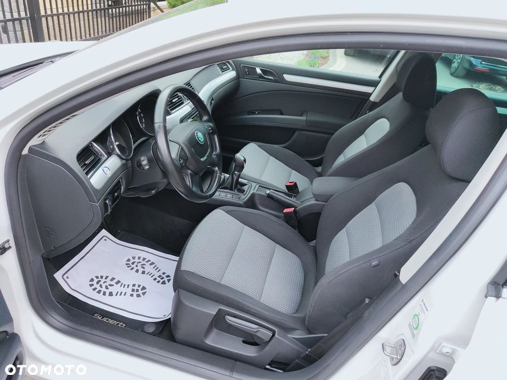 Skoda Superb 2.0 TDI Green tec Ambition - 27