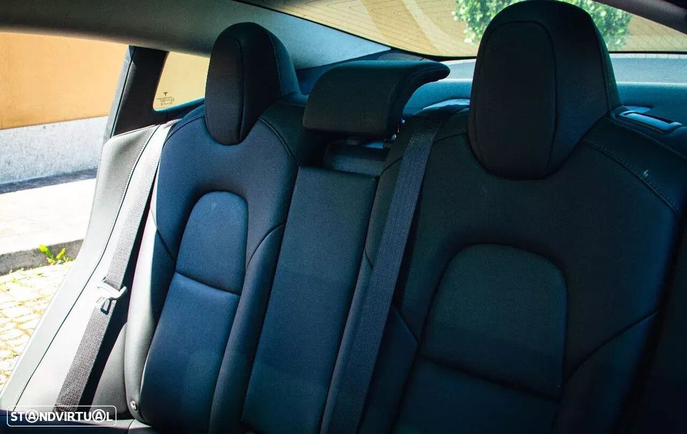 Tesla Model 3 - 4