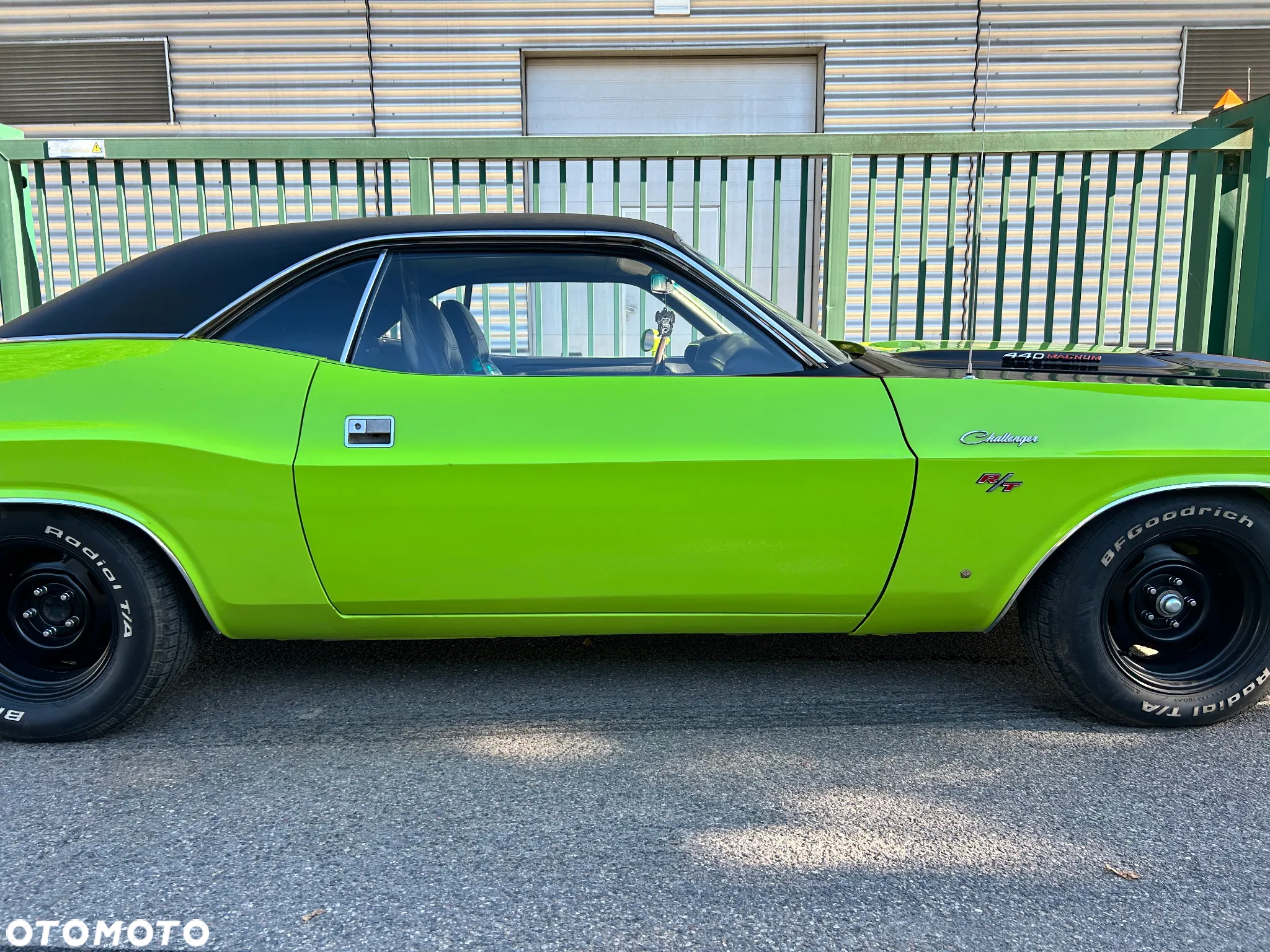 Dodge Challenger - 16
