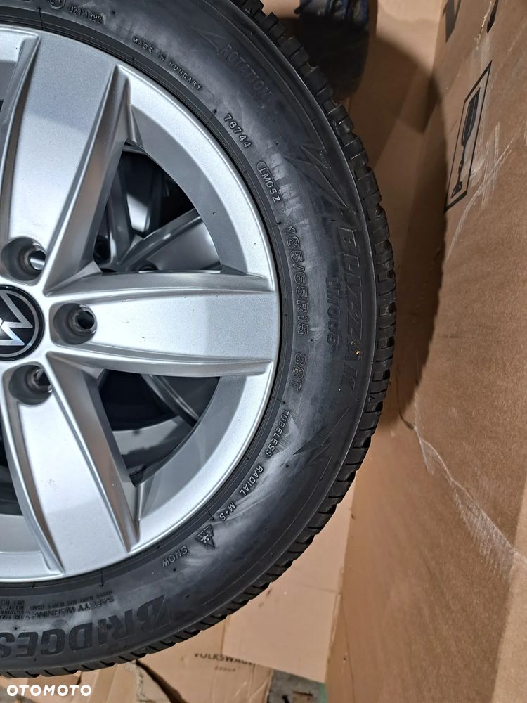 Felga aluminiowa z oponą VW Polo 2G0 5.5Jx15H2 ET 40 2G0071495 185/65R15 88T Bridgestone Blizzak LM005 koło zapasowe Felga aluminiowa VW Polo 2G 15 Cali - 4