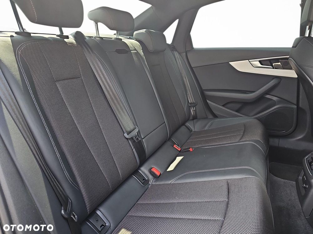 Audi A4 Limousine - 28