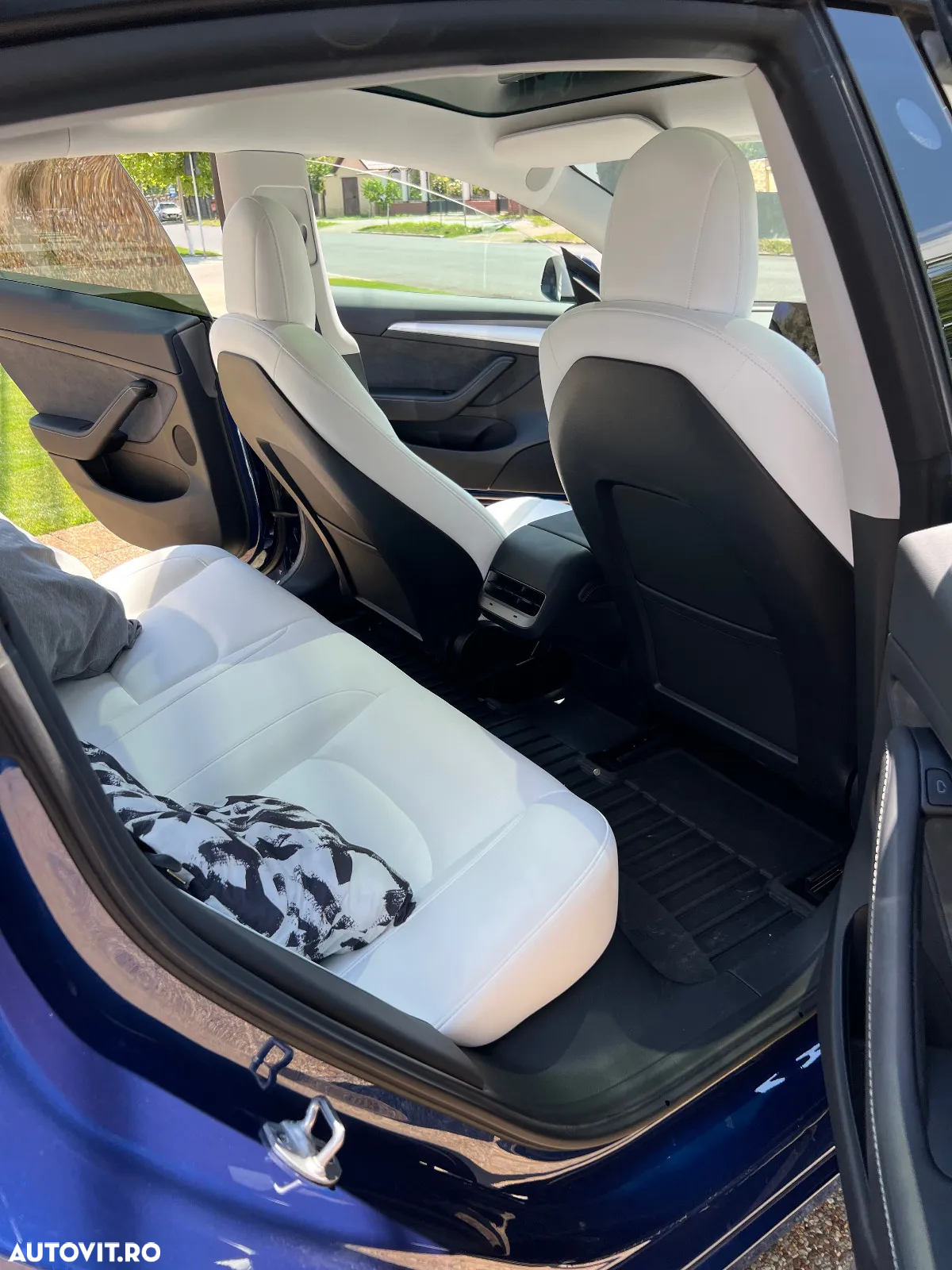 Tesla Model 3 - 3