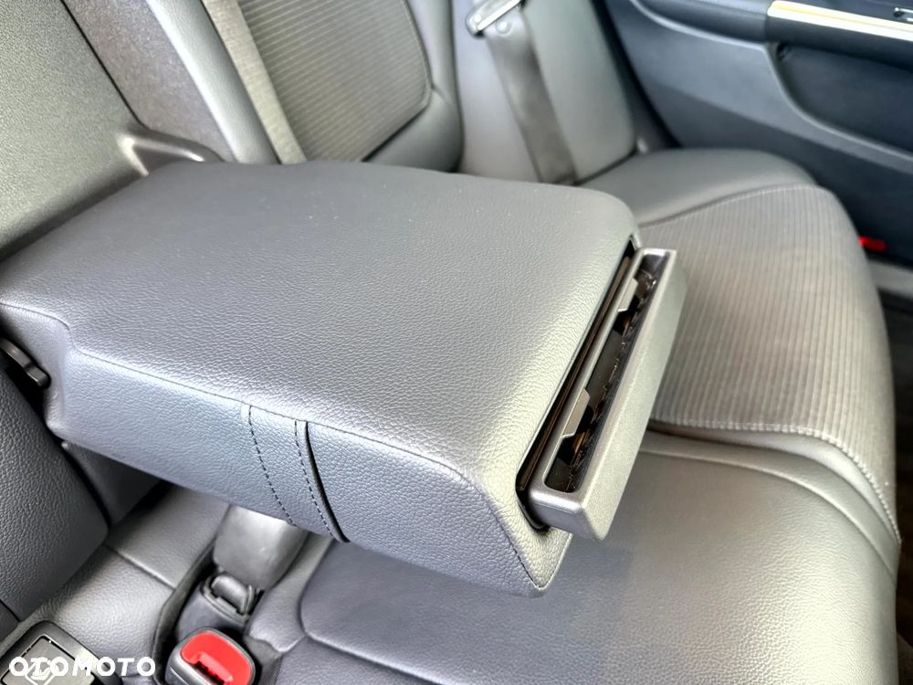 Mercedes-Benz Klasa C 220 d 9G-TRONIC Avantgarde - 27