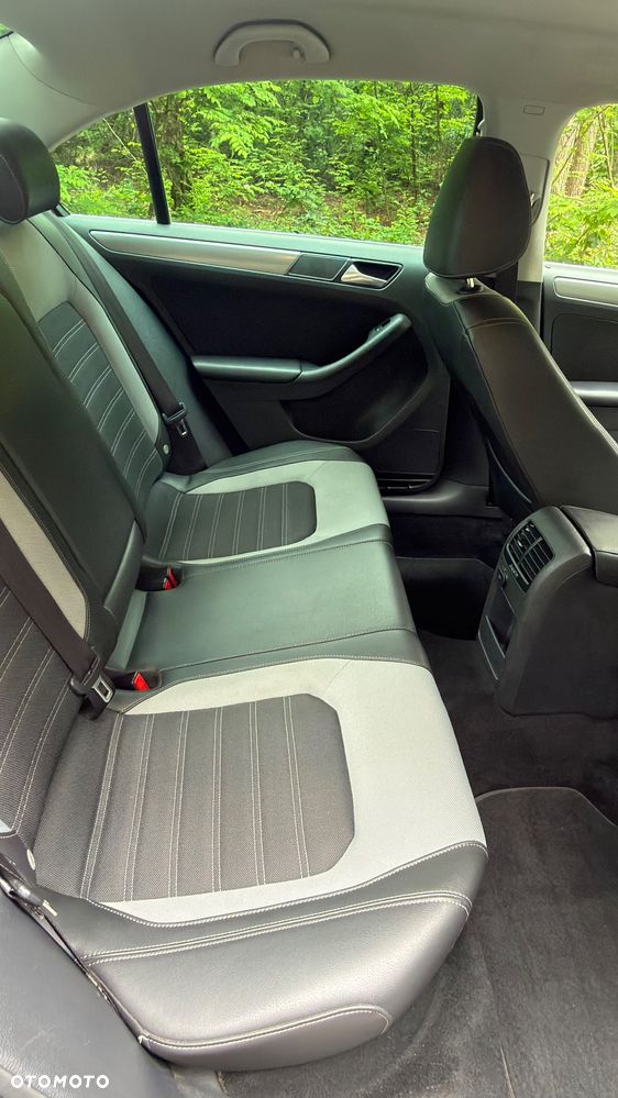 Volkswagen Jetta 2.0 TDI Highline Optimum DSG - 10