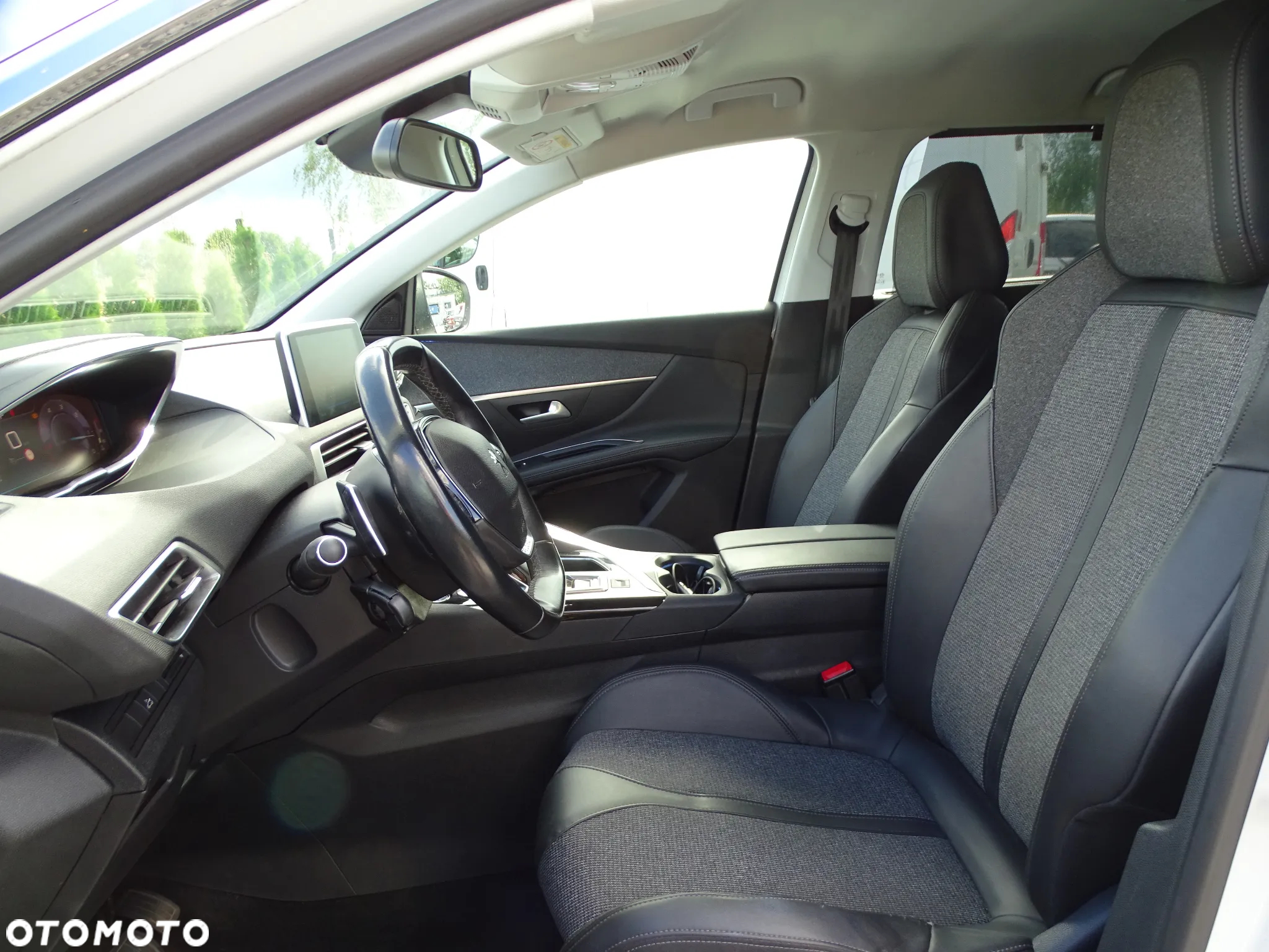 Peugeot 5008 1.5 BlueHDI Allure S&S EAT8 - 6