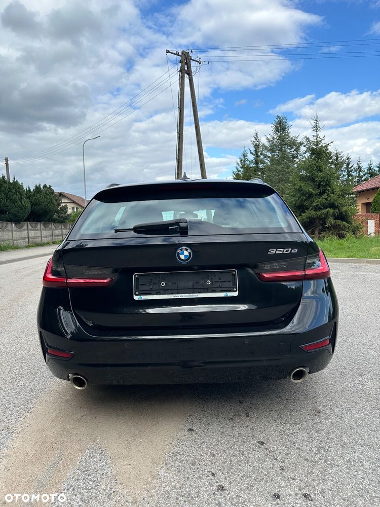 BMW Seria 3 320e PHEV sport - 9