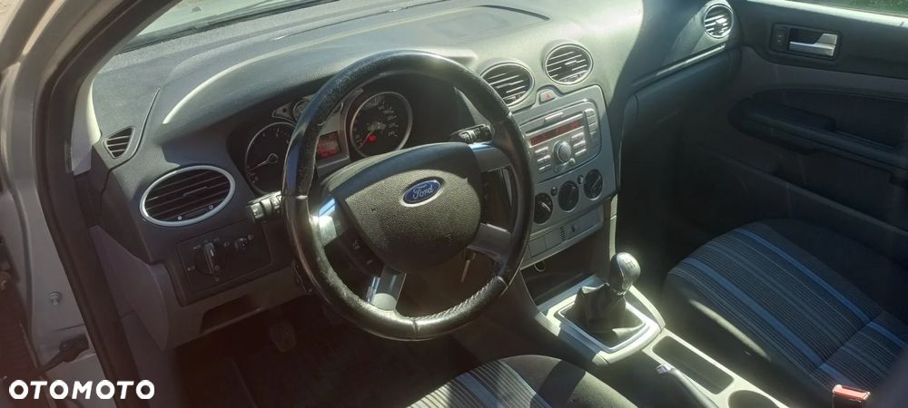 Ford Focus 1.6 16V Ambiente - 20