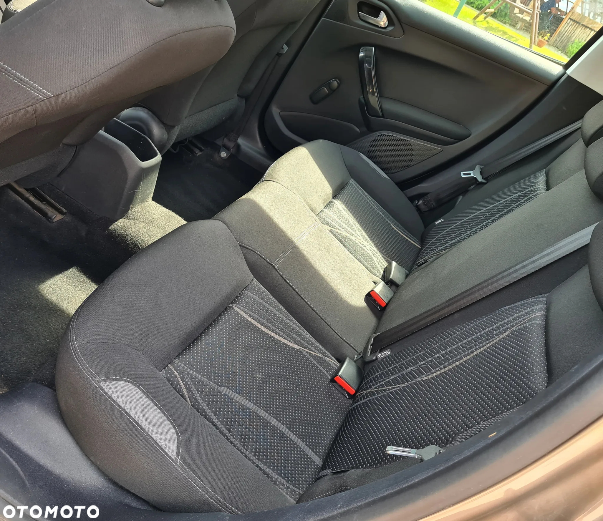 Peugeot 208 - 17
