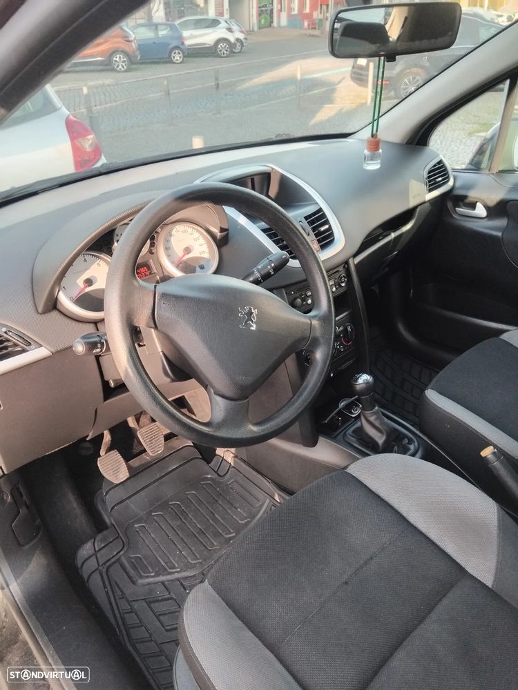 Peugeot 207 1.4 16V Trendy - 5