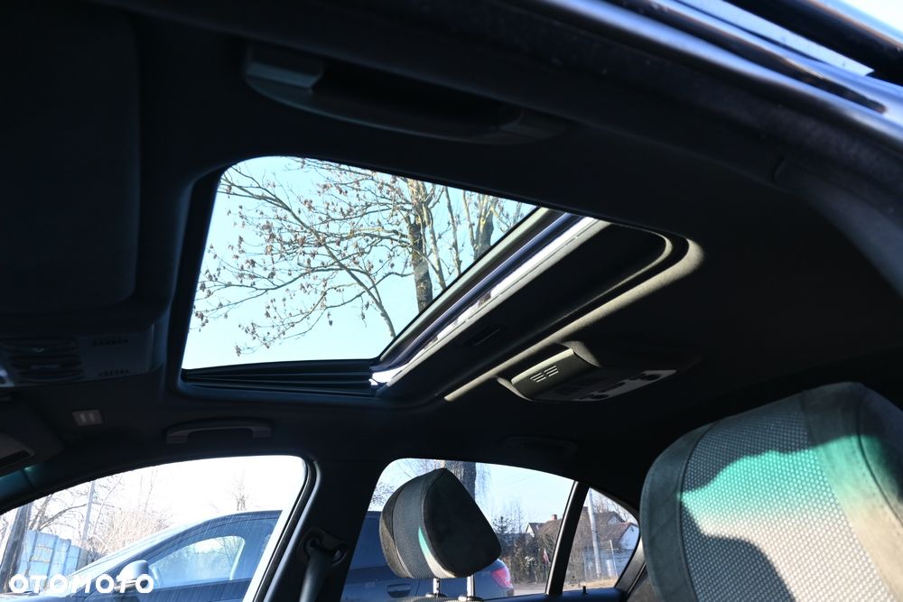 BMW Seria 3 318d DPF Edition Sport - 29