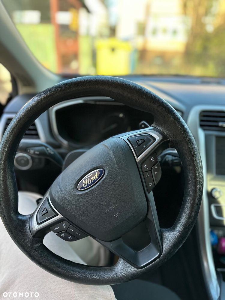 Ford Fusion - 8