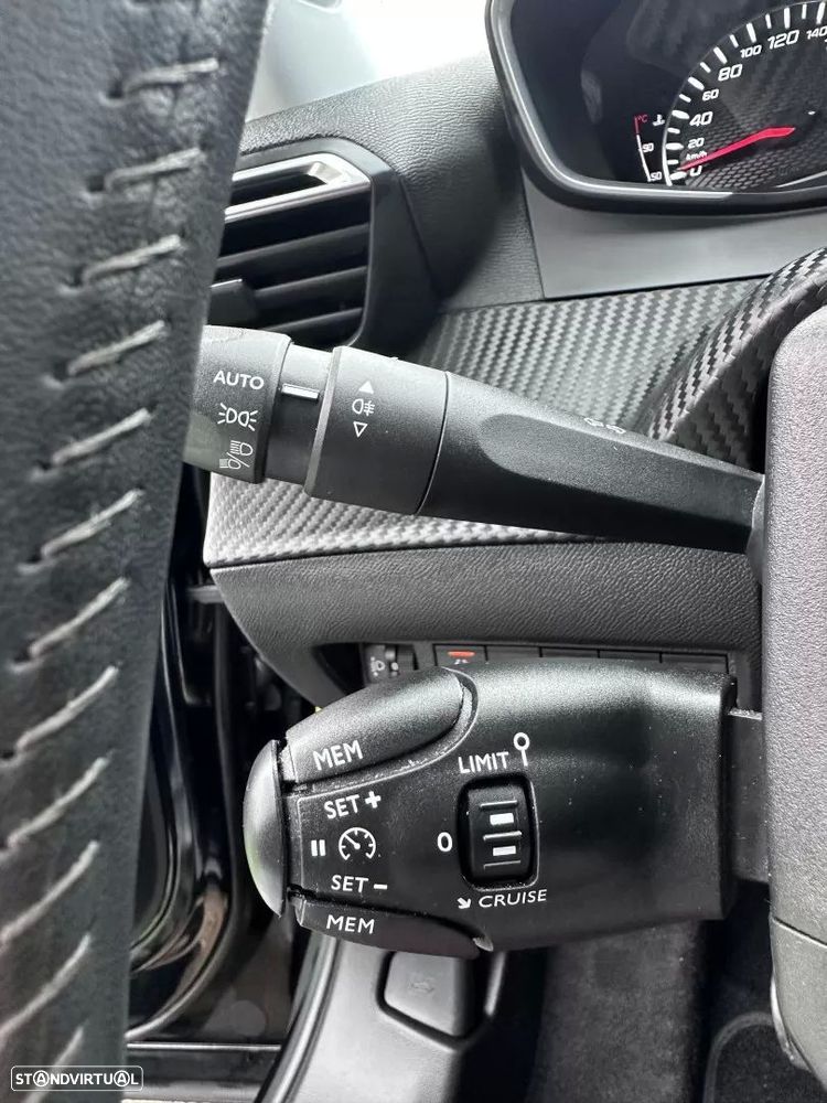 Peugeot 2008 PureTech 130 Allure Pack - 36