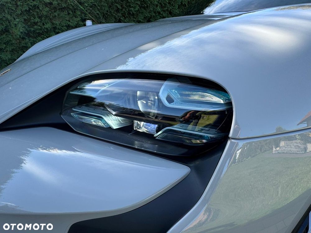 Porsche Taycan - 10