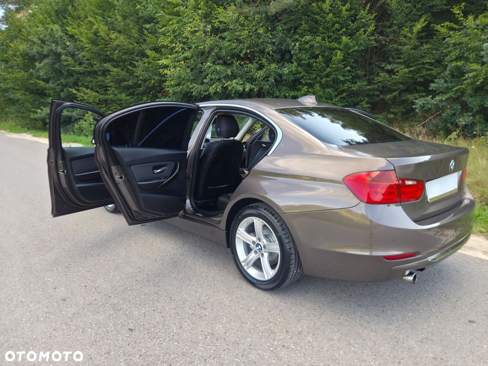 BMW Seria 3 316i Luxury Line - 22