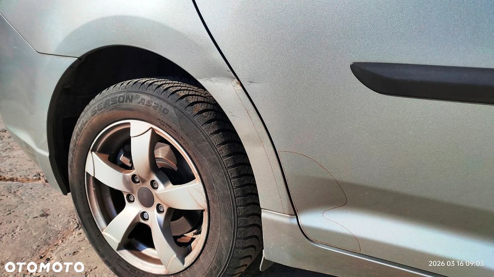 Toyota Avensis 1.6 Sol - 14