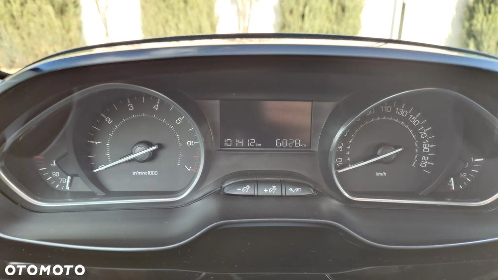 Peugeot 208 1.2 PureTech Allure - 11