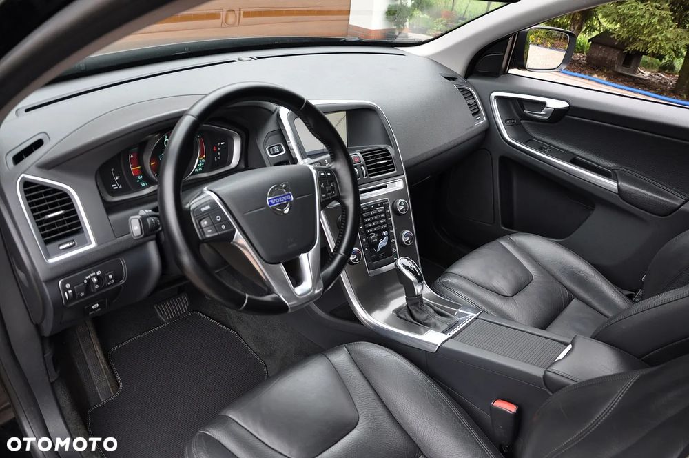 Volvo XC 60 D5 AWD Geartronic Summum - 19