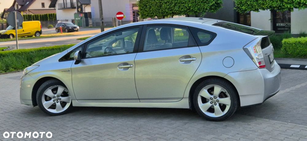 Toyota Prius (Hybrid) Life - 38