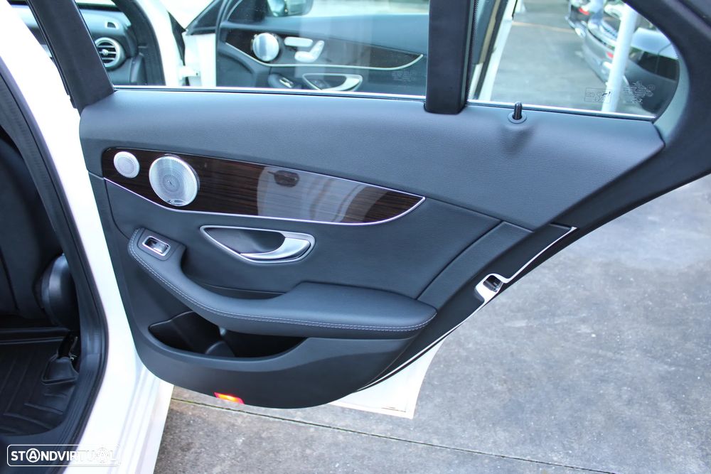 Mercedes-Benz C 300 4Matic 9G-TRONIC AMG Line Advanced - 52