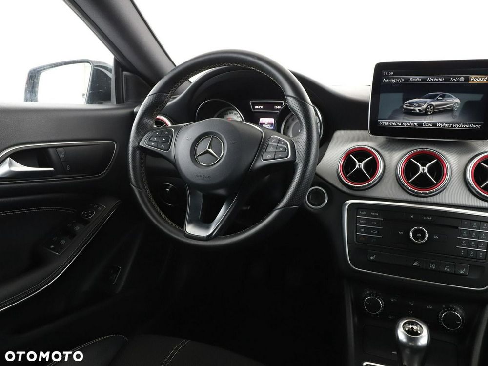 Mercedes-Benz CLA 180 Urban - 17
