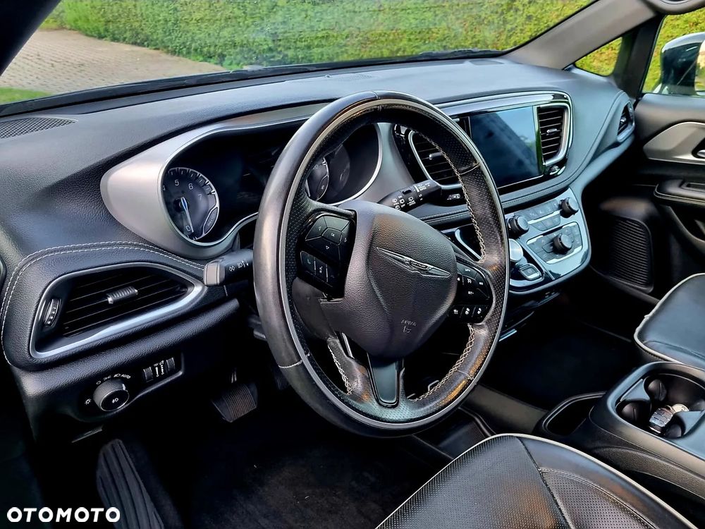 Chrysler Pacifica - 12