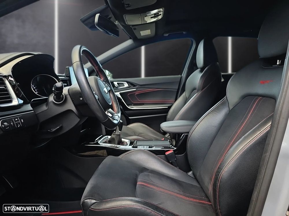 Kia Ceed 1.6 T-GDI GT+SRF - 6