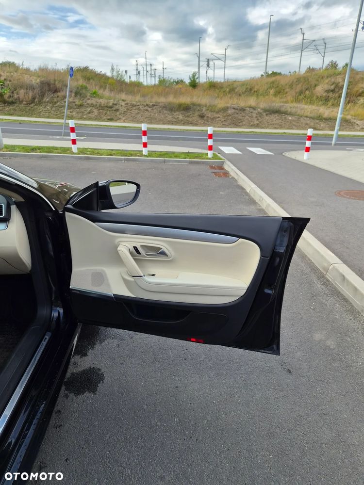 Volkswagen Passat CC - 36
