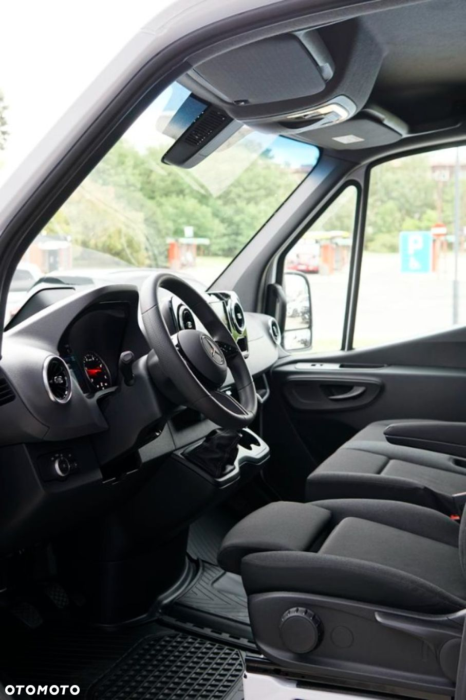 Mercedes-Benz Sprinter - 10