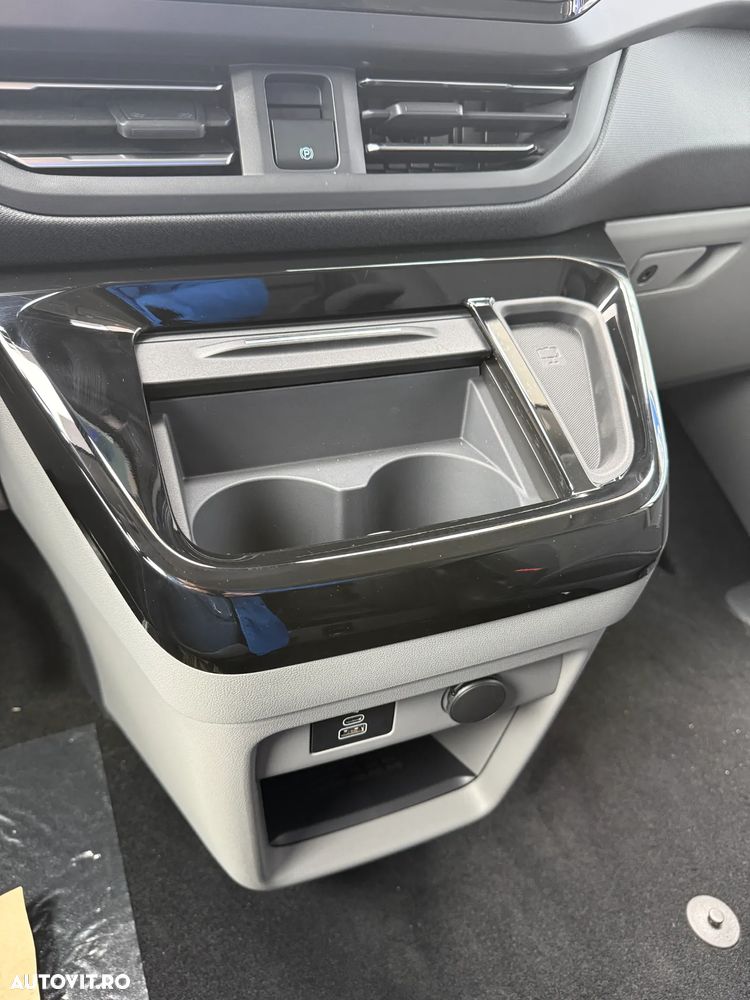 Ford Tourneo Custom - 23