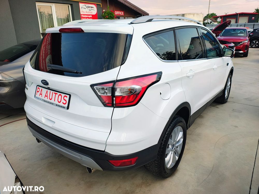 Ford Kuga 1.5 TDCi 2x4 Titanium - 2