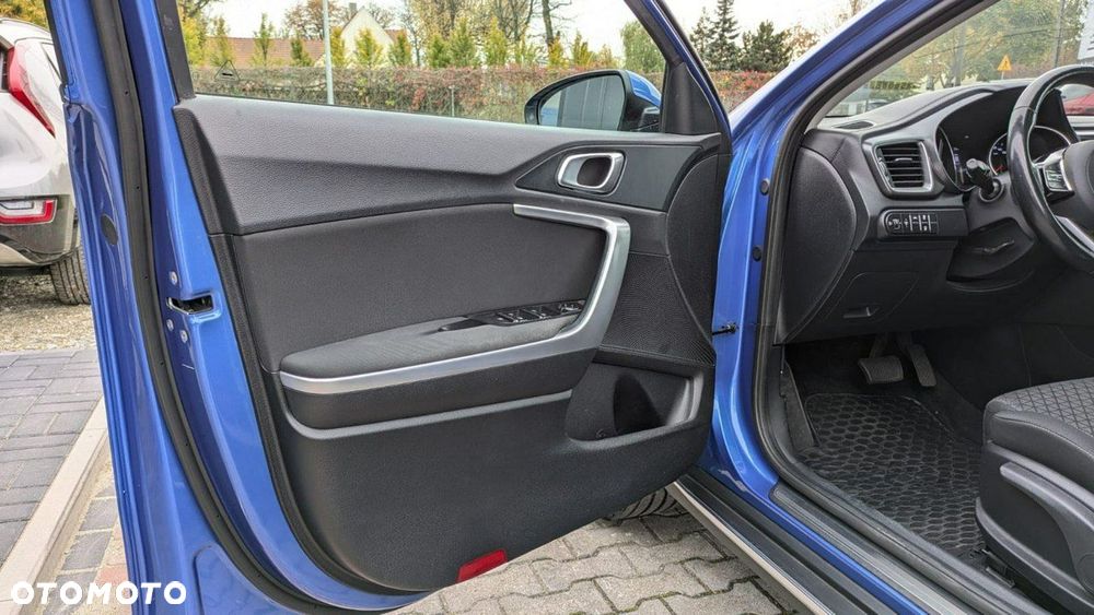 Kia XCeed - 10