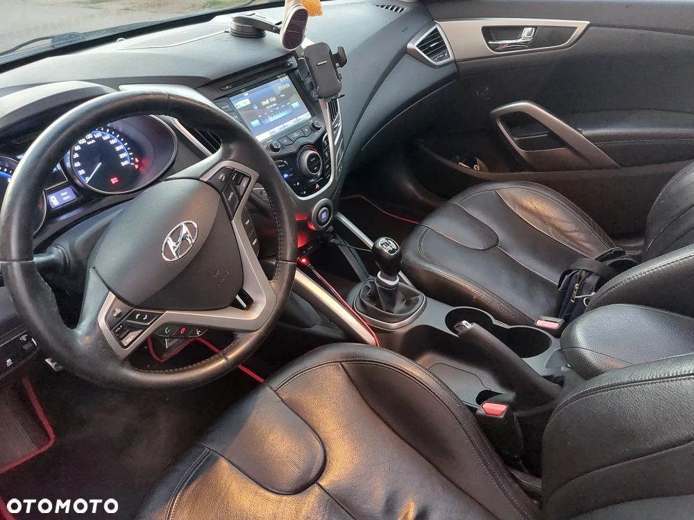 Hyundai Veloster - 11