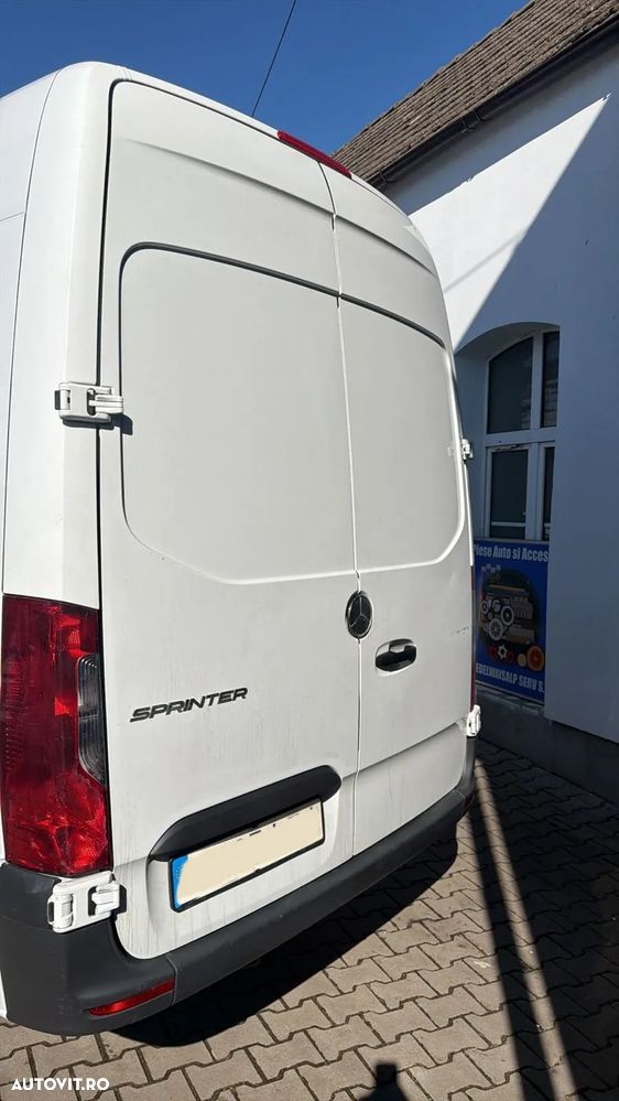 Mercedes-Benz Sprinter - 4