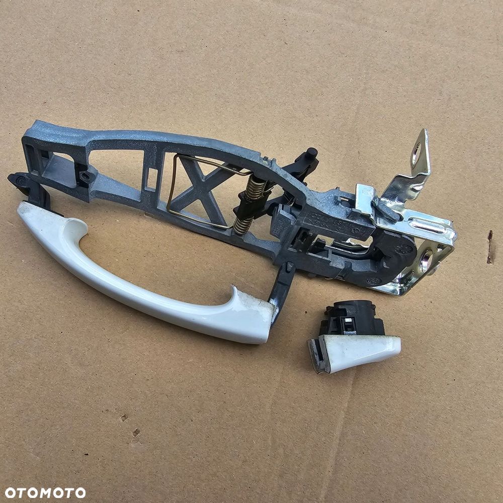 VW T5 LIFT T6 klamka drzwi prawy przód biała LB9A - 2