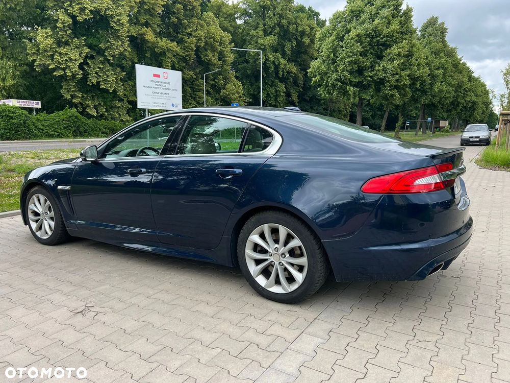 Jaguar XF - 10