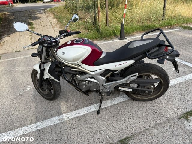 Suzuki Gladius - 2
