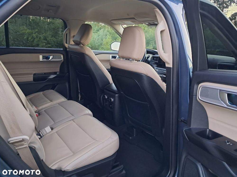 Ford Explorer - 26