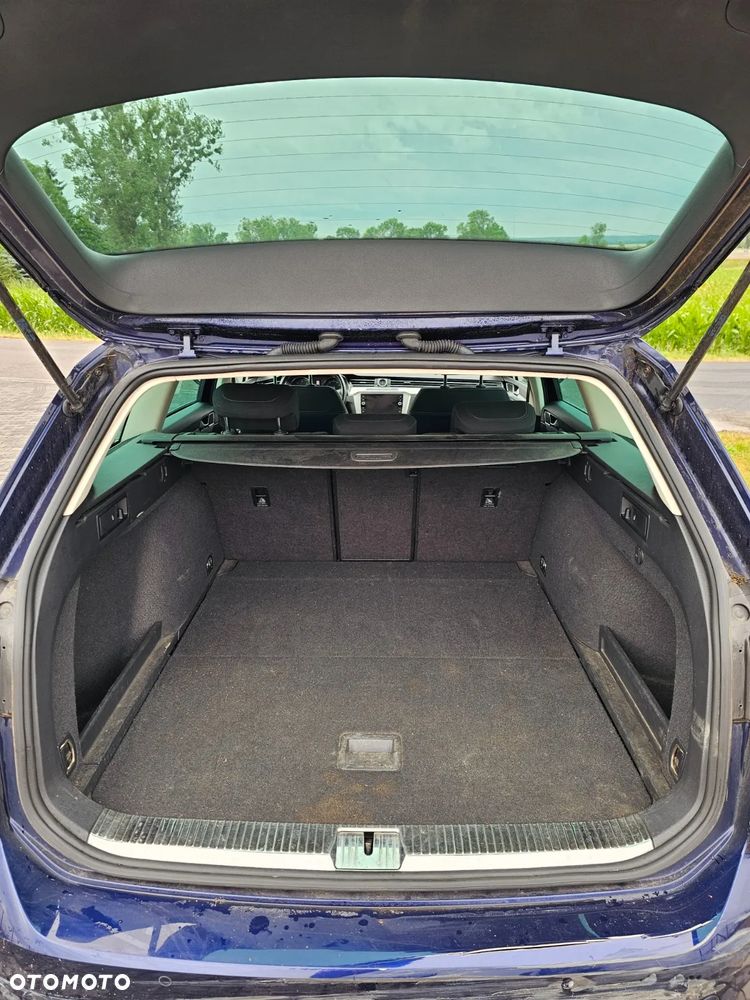 Volkswagen Passat - 15