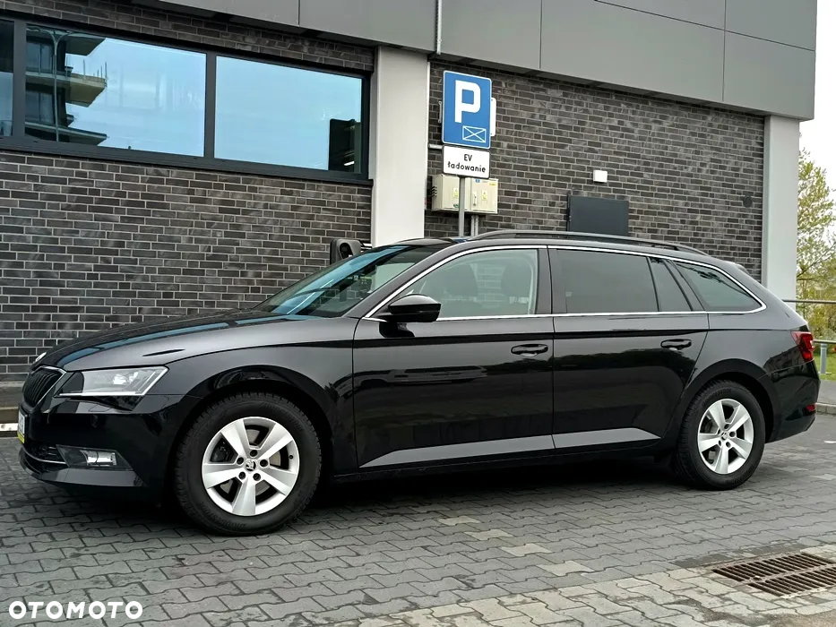 Skoda Superb 2.0 TDI Ambition DSG7 - 9